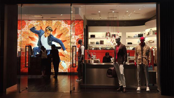 商場(chǎng)里的西服定制店
