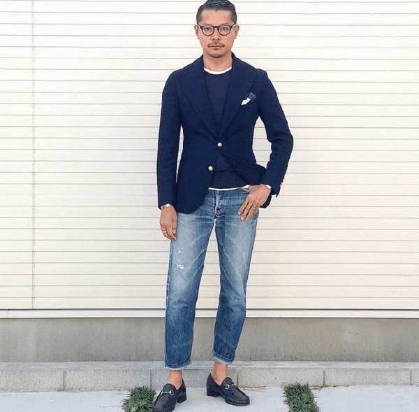 成都大學(xué)生西服定制-西服配牛仔褲