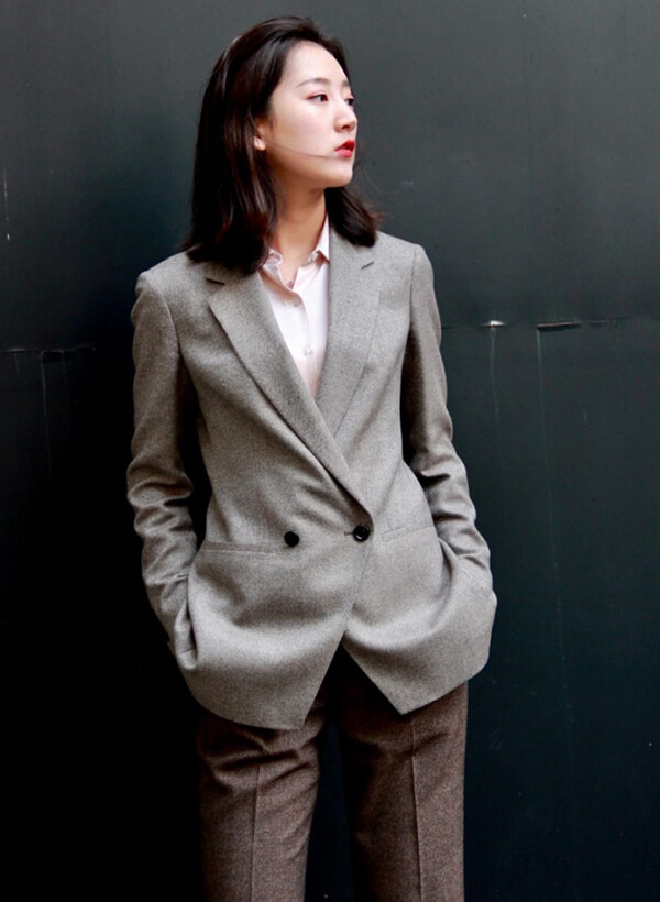 底擺斜切角雙排扣女士西服