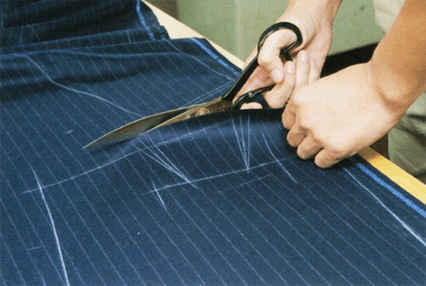純手工西服制作過(guò)程-面料剪裁