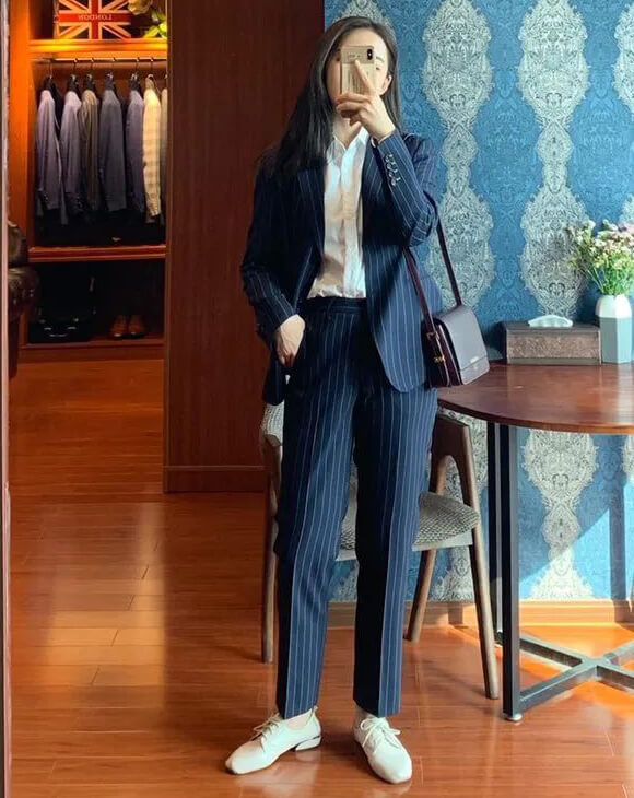 藏藍色豎條紋西服