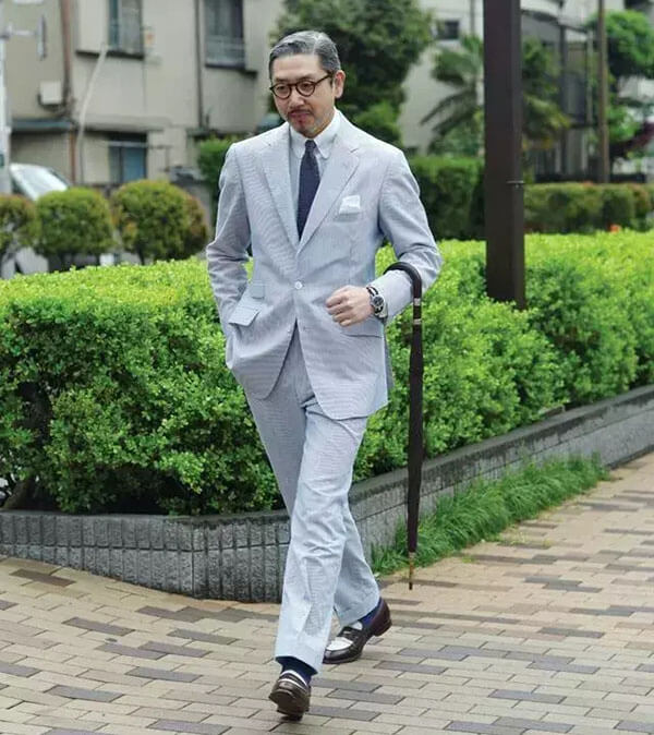 不同深淺的條紋